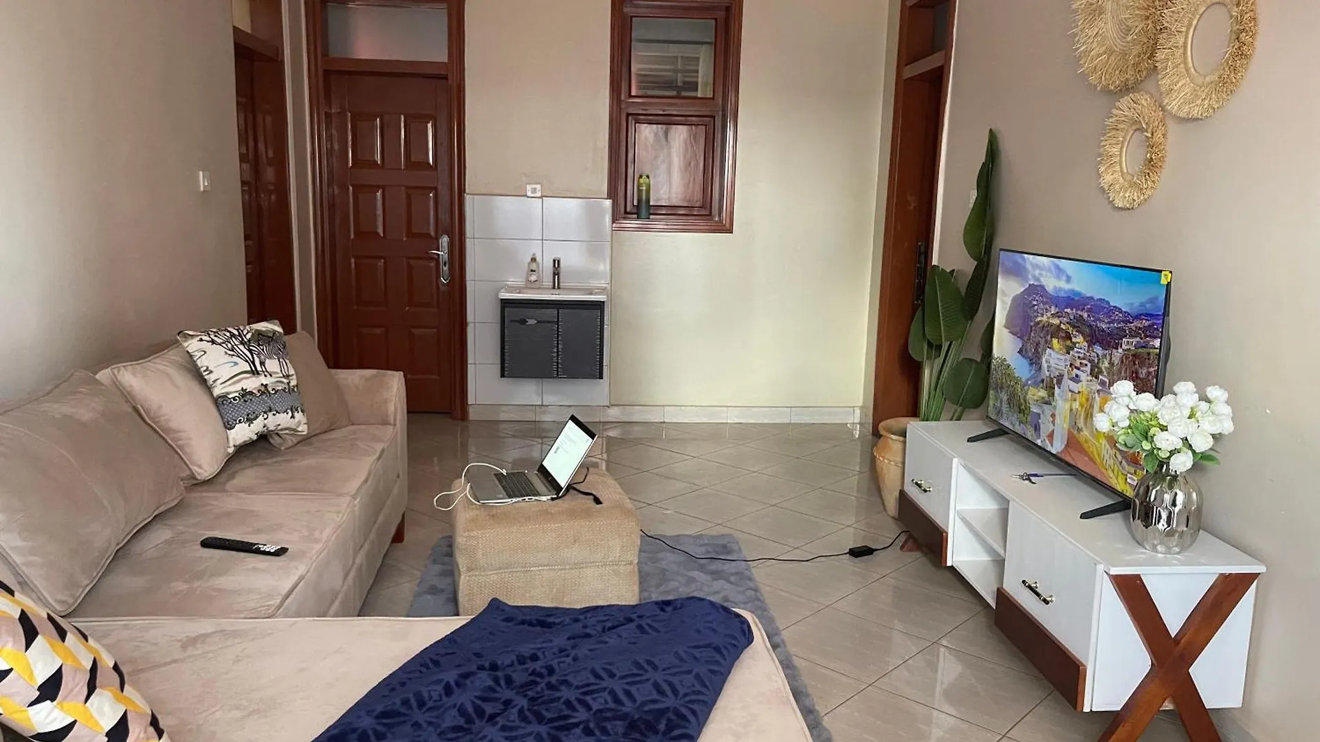 Cosy Roadside Apartment With Fiber Internet Καμπάλα